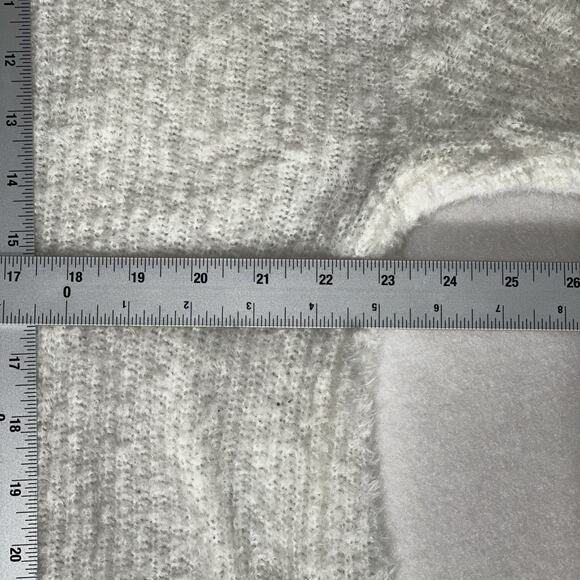 Torrid Women’s Fluffy Textured Sweater Off White Soft Cozy Fuzzy Pullover Size 1 - Picture 4 of 8